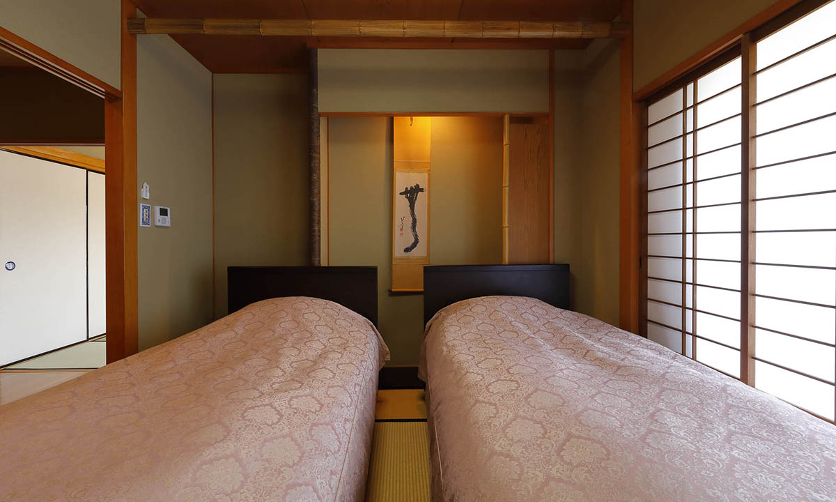 >Two adjacent Japanese-style rooms (with bed)
