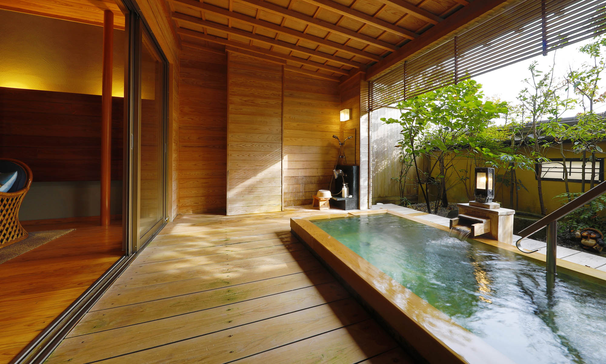 包租溫泉浴“檜木”